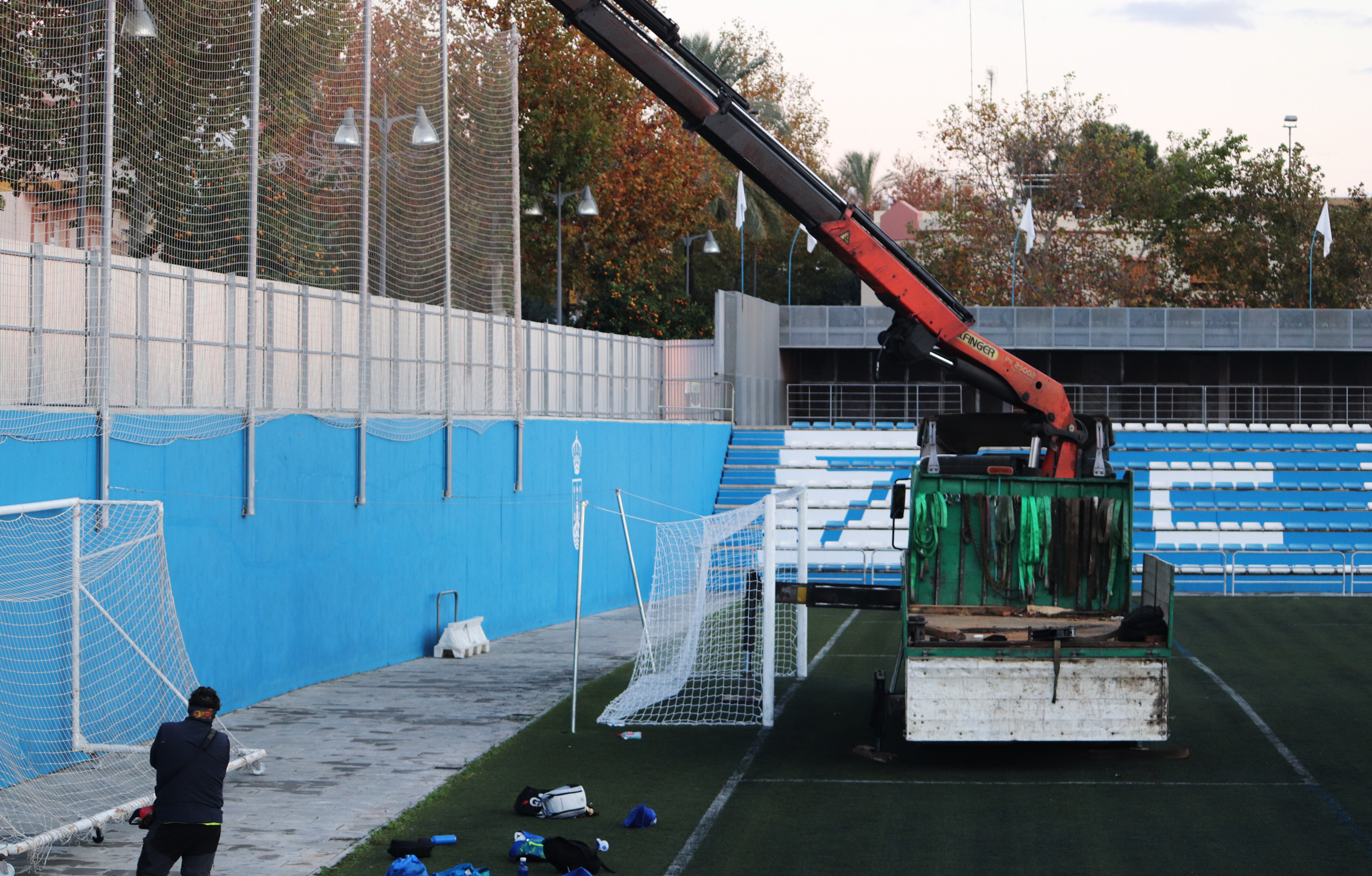 Labores de mantenimiento del césped del Estadio Labores de mantenimiento del césped del Estadio