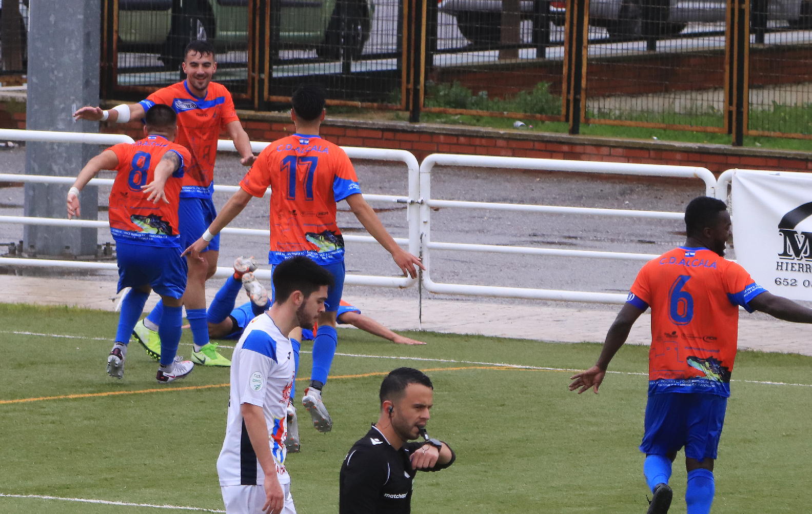 Hace los deberes y sigue soñando con la segunda fase de ascenso (0-2)