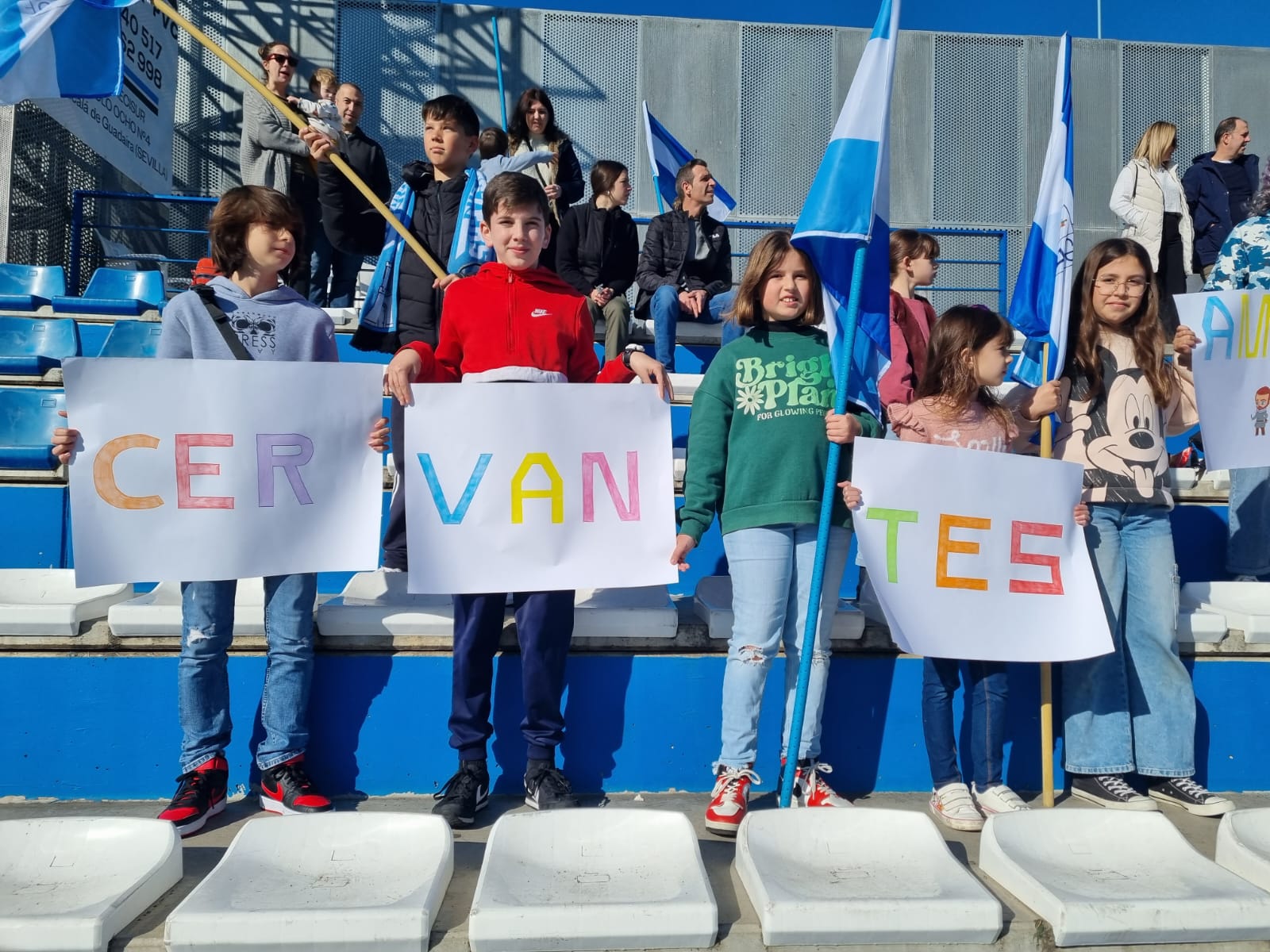 Los escolares del CEIP Cervantes disfrutaron del CD Alcalá con la campaña «Un partido,un colegio»